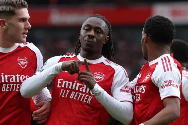 Premier League: Arsenal impone su ley mientras Haaland y el City tropiezan