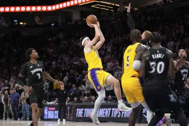 Austin Reaves: El héroe inesperado que está sacando la cara por los Lakers