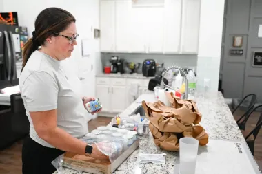 El precio invisible: el impacto psicológico y económico del cierre del gobierno en las familias militares de EE.UU.