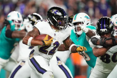 Resurgir o Reestructurar: Ravens y Dolphins, dos caras opuestas de una misma temporada
