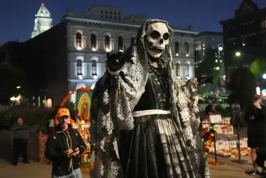Día de los Muertos: Entre la tradición, el Instagram y la comercialización