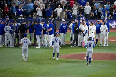 Un Clásico Mundial a Fuego Lento: Juego 7 de la Serie Mundial Entre Azules y Dodgers Desata Drama, Solidaridad y Emociones