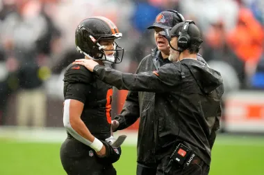 Tommy Rees toma el mando ofensivo en Cleveland: ¿rescate o último intento?