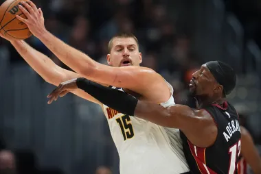 Nikola Jokic y los Nuggets siguen siendo un rompecabezas imposible para Miami