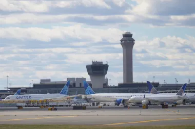 Caos aéreo en EE. UU.: Cómo el cierre del gobierno amenaza los viajes durante Acción de Gracias