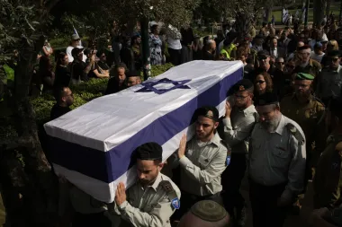 Omer Neutra: el héroe de dos naciones y la humanidad rota por la guerra