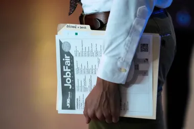 El espejismo del pleno empleo en EE.UU.: cuando conseguir trabajo es más difícil que nunca