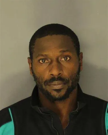 Antonio Brown: De la Gloria en la NFL a la Sombra de un Intento de Homicidio