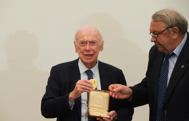 James Watson: El genio del ADN, su legado inmortal y su caída pública