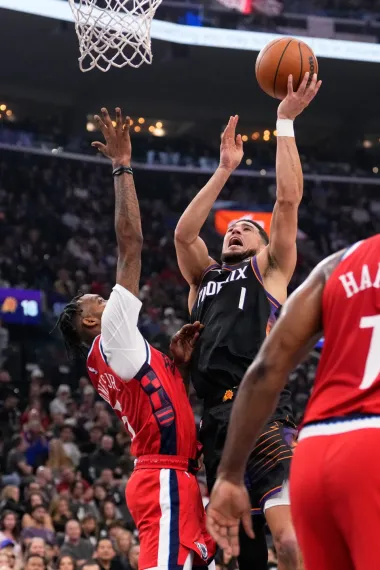 Devin Booker brilla, pero la sombra de las lesiones amenaza la temporada de los Suns