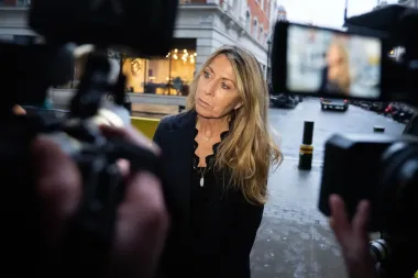 BBC en crisis: errores de edición, dimisiones y el debate sobre su futuro