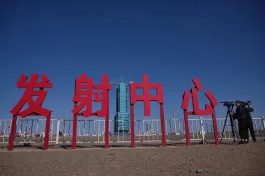 Shenzhou-20 y el desafío del regreso: ¿qué ocurre cuando la basura espacial detiene una misión?