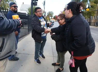 Silbatos contra la Migra: la resistencia creativa de Chicago frente a la represión migratoria