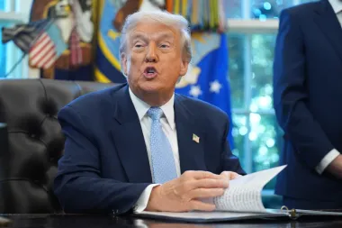 Donald Trump bajo presión: entre ventas de armas, el caso Epstein y la crisis del costo de vida