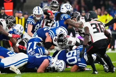 Demario Davis: la leyenda silenciosa que inspira dentro y fuera del campo