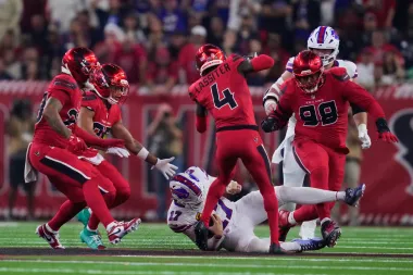 La defensa de los Texans pone en jaque a Josh Allen y revive los sueños de playoffs en Houston