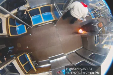 Terror a bordo: el brutal ataque incendiario en el tren de Chicago que sacudió a Estados Unidos