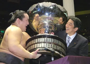 Sanae Takaichi y el tabú del sumo: ¿Choque entre tradición y liderazgo femenino?
