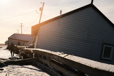 Cuando el clima devora comunidades: la tragedia silenciosa de los pueblos indígenas en Alaska