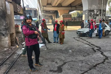 Pakistán entre bombas y tensiones: El ascenso de la violencia talibán y el juego geoestratégico en la frontera afgana