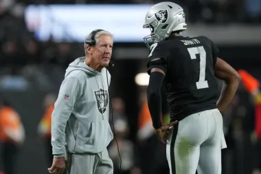 Colapso en la Bahía: la temporada de los Raiders se desmorona y Geno Smith explota