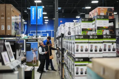 ¿Los consumidores estadounidenses están salvando la economía a pesar de la inflación?