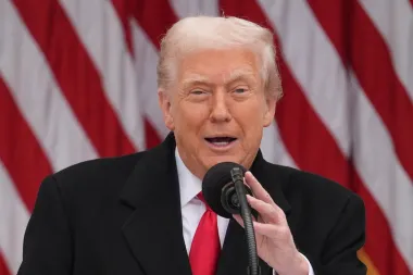 La revisión de refugiados en EE.UU. y el juego político de Trump: ¿justicia o estrategia electoral?