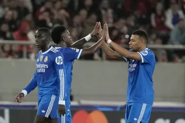 Mbappé estalla en la Champions y PSG arriesga con su nueva joya juvenil