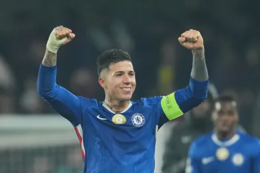 Arsenal y Chelsea calientan la lucha por la Premier: ¿se define el campeonato este domingo?