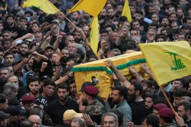 Hezbolá bajo presión: el dilema de un Líbano devastado por la guerra y la política