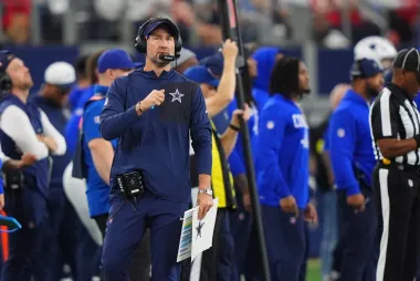 Brian Schottenheimer y el renacer de los Cowboys en medio del dolor y la esperanza