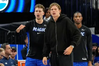 Los hermanos Wagner: del patio de su casa en Berlín a brillar juntos en la NBA
