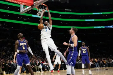 Austin Reaves y Luka Doncic encabezan un renacer dorado para Lakers en la NBA Cup