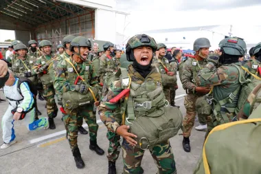 La estrategia de Nicolás Maduro: entre la represión, la lealtad y el discurso pacifista en inglés