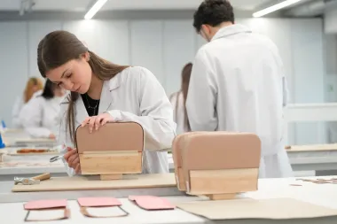 Prada y Versace, bajo el mismo techo: un nuevo capítulo para la moda italiana