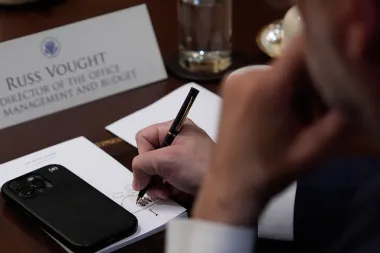 Trump, reuniones eternas y micrófonos incómodos: Bienvenidos al nuevo gabinete ‘Showtime’