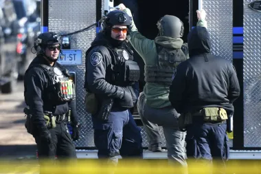 Explosivos, barricadas y una tragedia doble: el espeluznante caso que sacudió a Stamford