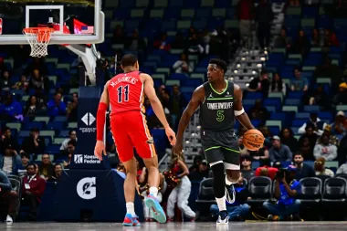 Noches de locura en la NBA: Reaves brilla, LeBron asiste, y los Wolves arrasan