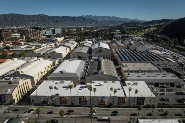 Netflix compra Warner Bros. Discovery: ¿El inicio de una nueva era en el streaming?
