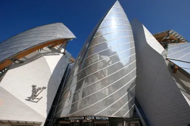 Frank Gehry: El arquitecto que convirtió la arquitectura en escultura viva