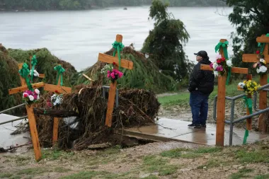 Llamadas de auxilio bajo el agua: el desastre en Kerrville y la tragedia que desbordó a Texas