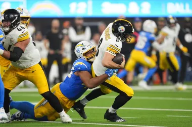 Tuli Tuipulotu: El arma secreta de los Chargers que está revolucionando su defensa