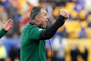 La odisea de Miami hacia los Playoffs del College Football: justicia, polémicas y redención
