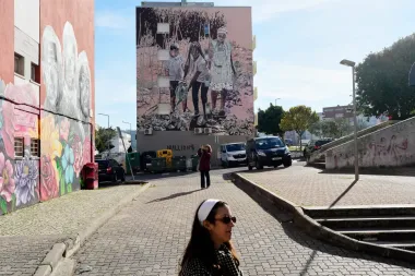 Mujeres, murales y miel: el despertar de la resistencia ambiental en Zambujal y el Amazonas