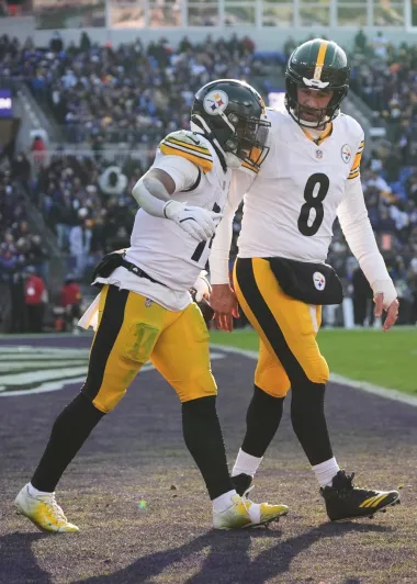 Mike Tomlin y los Acereros de Pittsburgh: El arte de sobrevivir al caos (y prosperar en él)