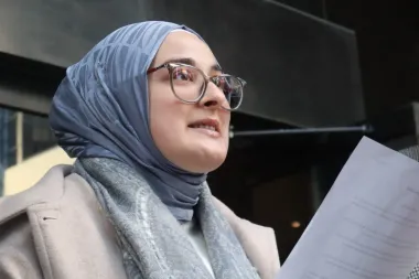 Libertad académica bajo amenaza: El caso de Rümeysa Öztürk y el silenciamiento a voces disidentes en EE. UU.