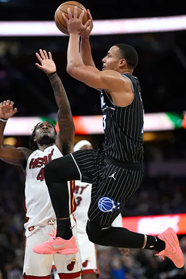 Orlando Magic sorprende a Miami Heat y se instala en semifinales del innovador NBA Cup