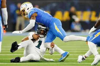 La semana más desconcertante de Mahomes y Hurts: ¿Crisis o simple tropiezo?