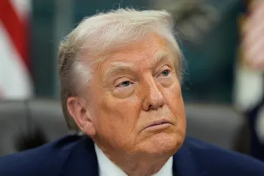 El indulto que no fue: Tina Peters, teorías del fraude electoral y la estrategia simbólica de Trump