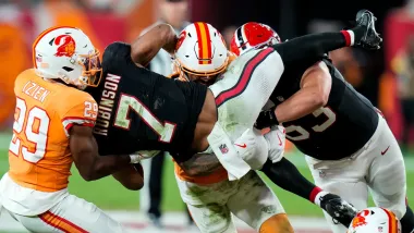 Kyle Pitts Sr. resurge como superestrella y lidera la victoria épica de los Falcons sobre los Buccaneers